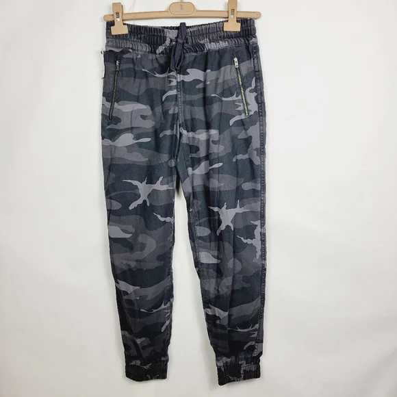 🆕️ TNA Alix grey camo pants - Picture 2 of 8